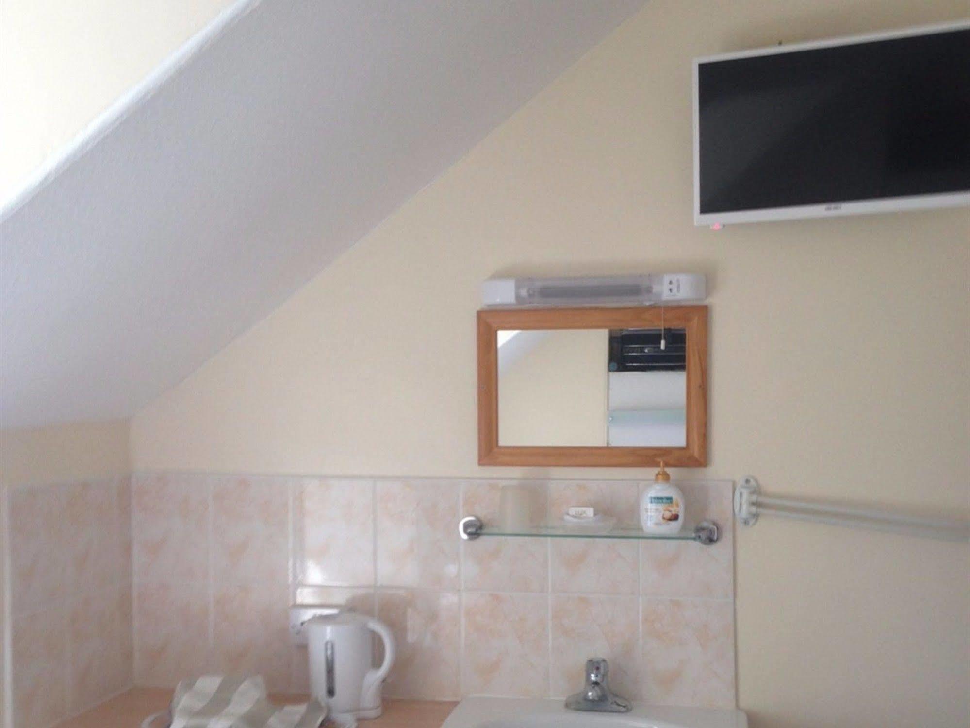 Spindrift Guest House - Adults Only เกรทยาร์มัธ ภายนอก รูปภาพ