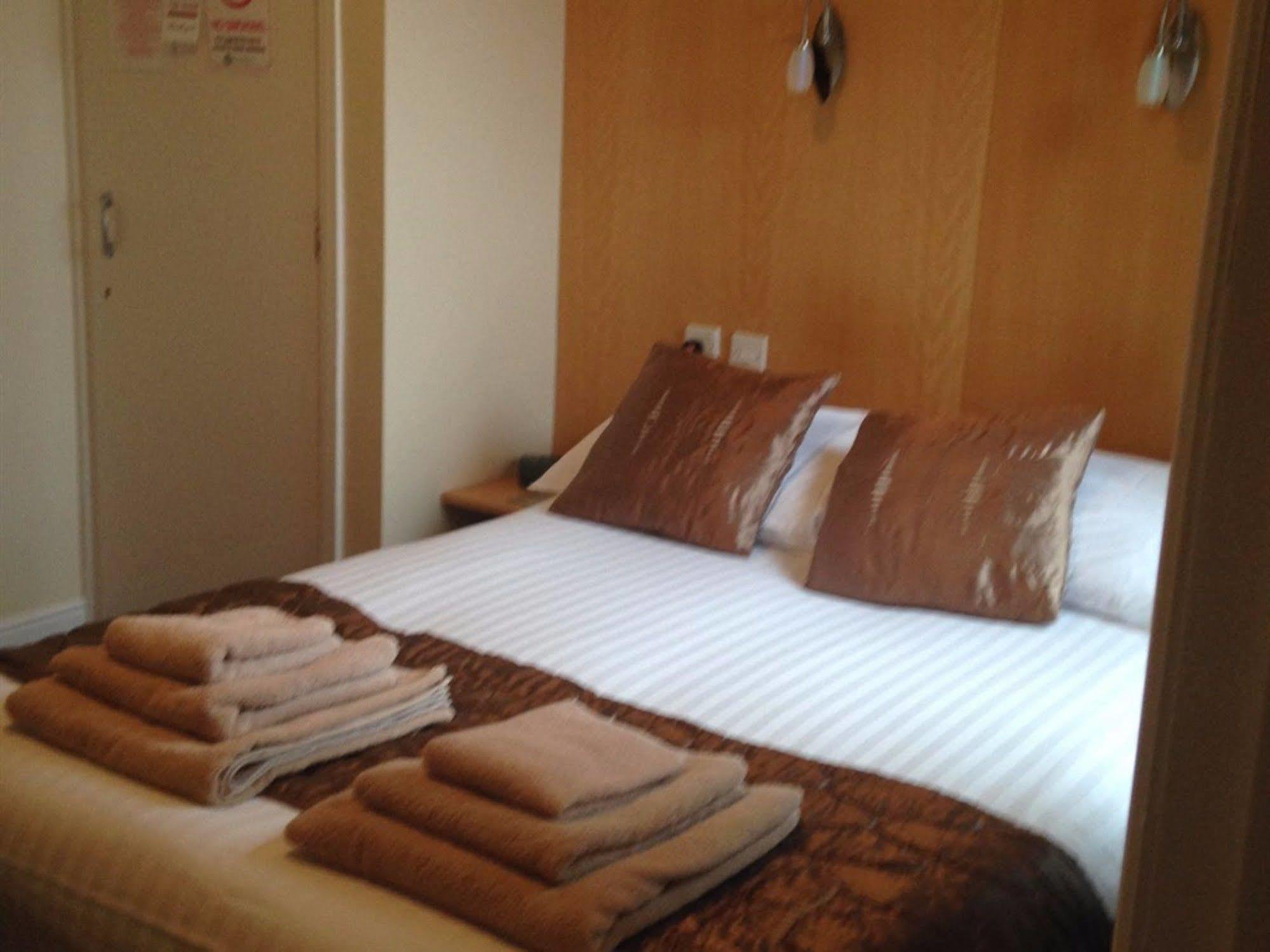 Spindrift Guest House - Adults Only เกรทยาร์มัธ ภายนอก รูปภาพ